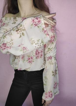 Невероятно красивая блуза с рукавами волланами от new look