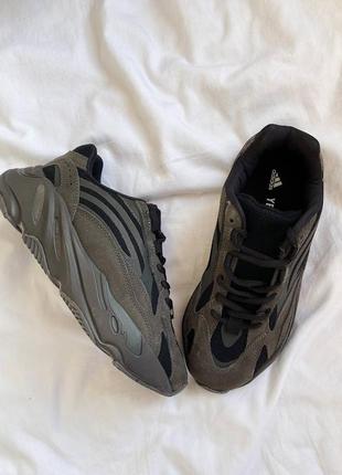 Кроссовки adidas yeeze 700