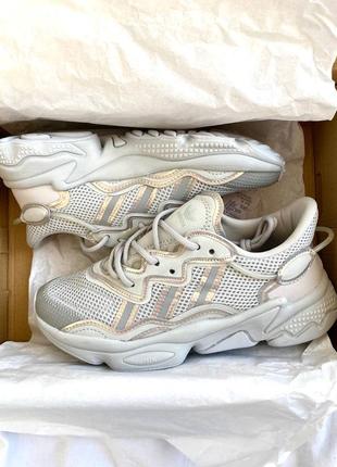 Кроссовки adidas ozweego