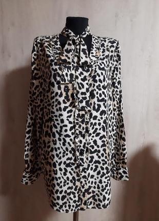 Блузка леопард с v-образным вырезом.1 фото