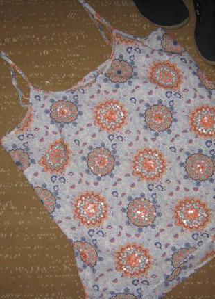 Модна легка майка в красивий принт з паєтками atmosphere