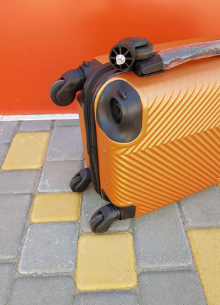Акция!качественный чемодан, рифленый , якісна валіза, польша3 фото