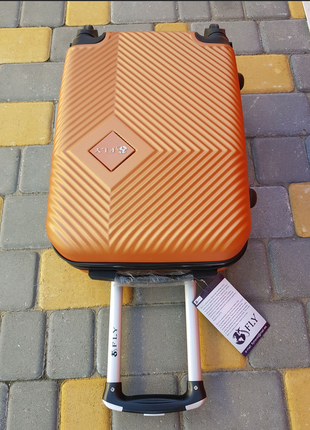 Акция!качественный чемодан, рифленый , якісна валіза, польша8 фото