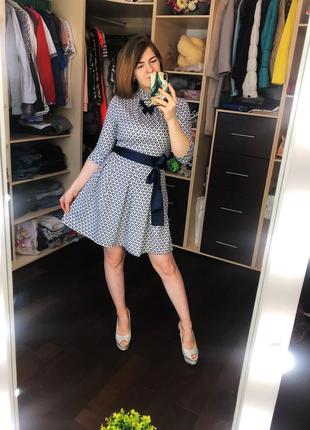 Красивое платье в сердечко с поясом. сукня