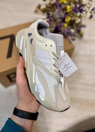 Жіночі кросівки adidas yeezy boost 700 analog