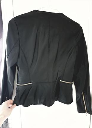 Стильная курточка из эко кожи2 фото