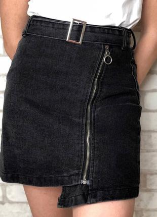 Стильная ассиметричная джинсовая юбка на молнии1 фото