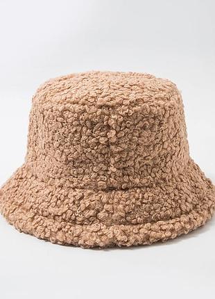 Женская меховая зимняя шапка панама теплая плюшевая (тедди, барашек, каракуль) бежевая