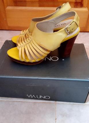 Шкіряні босоніжки 35р.