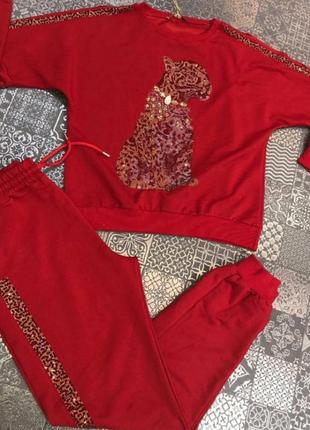 Невероятно шикарный костюм, люкс качество, размер л.