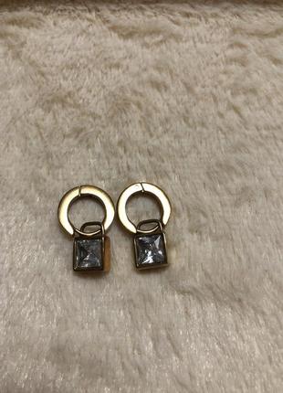 Серьги с камнем