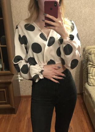 Укороченая бледно розовая блуза на запах zara с принтом