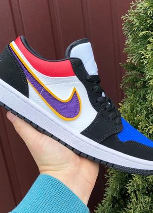 Мужские кроссовки nike air jordan 1 low белые с черным и фиолетовым