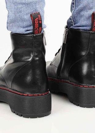 Стильные черные осенние деми ботинки на платформе короткие3 фото
