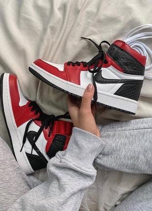 Яркие кроссовки найк air jordan