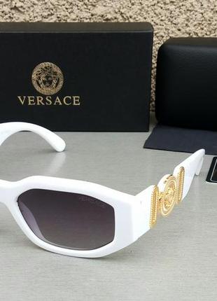 Очки в стиле versace женские солнцезащитные модные узкие белые с золотым логотипом