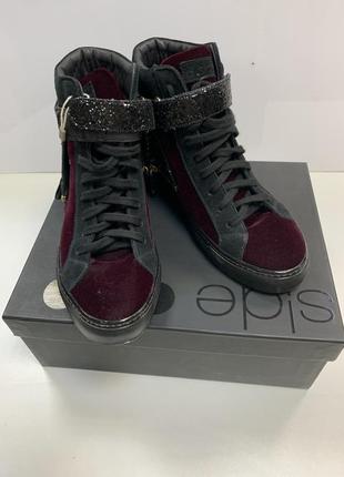 Кросівки високі черевики на плоскій підошві від відомого бренду десире