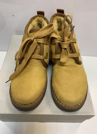 Женские ботинки горчичного цвета на искусственном меху1 фото