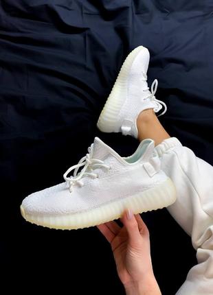 Кросівки yeezy boost 350 біла підошва кросівки