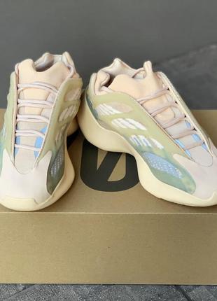 Кросівки адідас 700 ізі буст (36рр - 44рр) adidas yeezy boost 700 v3