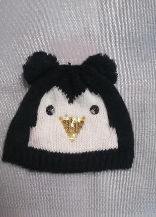Шапка с двумя помпонами