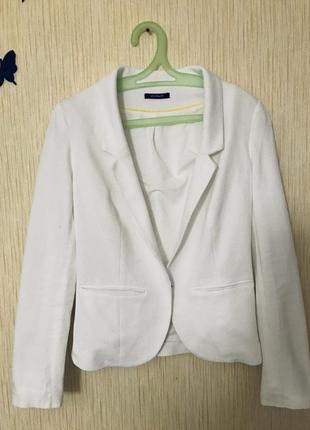 Гарний приталений білий піджак promod,34