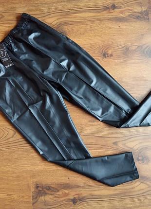 Леггинсы boohoo petite из искусственной кожи