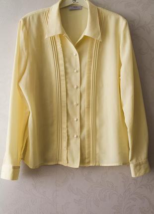 Винтажная нежно желтая блуза с жемчужными пуговицами.2 фото