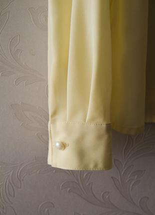 Винтажная нежно желтая блуза с жемчужными пуговицами.4 фото