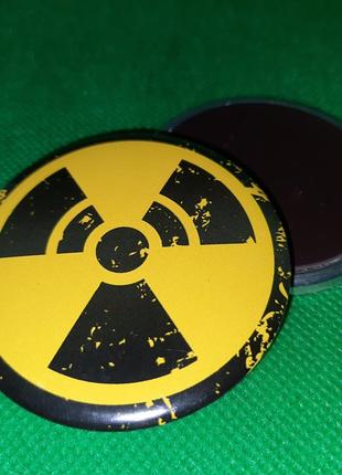Магніт круглий лого знака радіації logo radiation