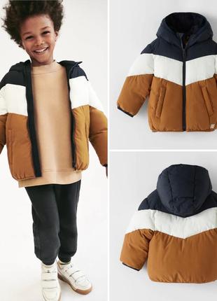 Стёганая куртка zara в стиле «цветовой блок»