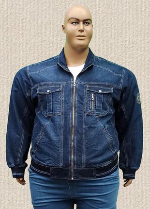 Джинсова чоловіча куртка великого розміру.