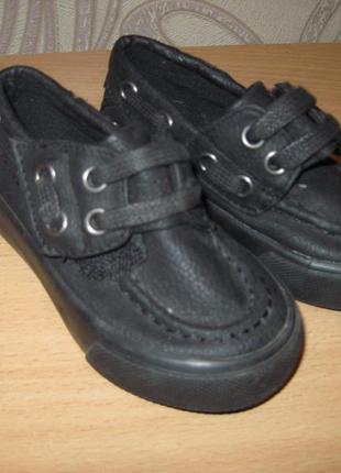 Продам кеди -шкіра для малюка 20 розмір по устілці 13 див. фірма french toast (сша)