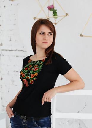 Вышитая женская футболка