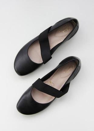 Шкіряні туфлі clarks