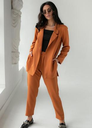 Брючный костюм с пиджаком светло коричневого цвета4 фото