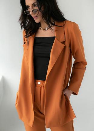 Брючный костюм с пиджаком светло коричневого цвета3 фото