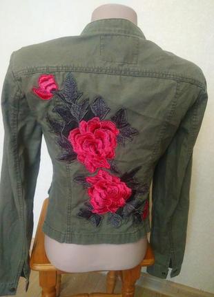 Стильна коротка куртка only з вишивкою/жіноча коротка куртка з вишитими квітами
