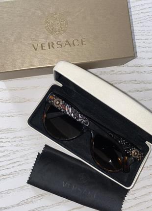 Солнцезащитные очки versace2 фото