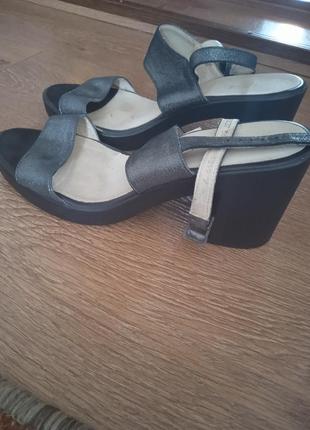 Шкіряні босоніжки