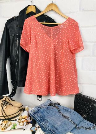 Легка блуза у зірки вільного крою