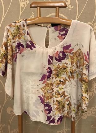 Очень красивая и стильная брендовая блузка в бабочках..100% шёлк.2 фото