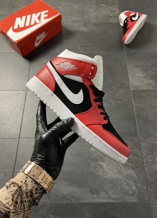 Класні чоловічі високі кросівки nike air jordan 1 retro red black червоні з чорним