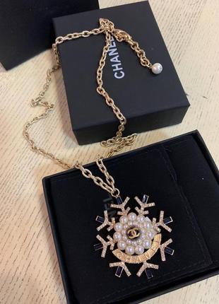 Подвеска с кулоном снежинки