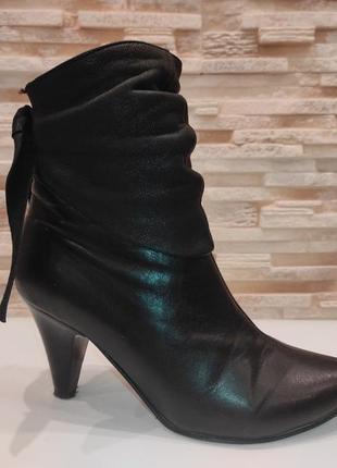 Ботильйони жіночі чорні натуральна шкіра р 35