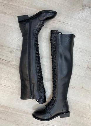 Ботфорты кожаные с тиснением высокие сапоги на шнуровке деми зимние3 фото