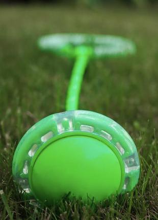 Светящаяся скакалка на одну ногу.нейро-скакалка зелёная салатовая2 фото