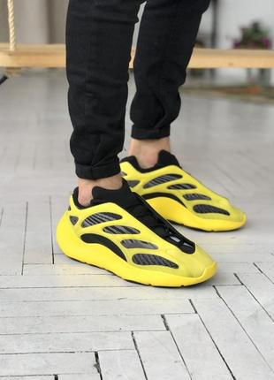 Чоловічі кросівки adidas yeezy 700 v3