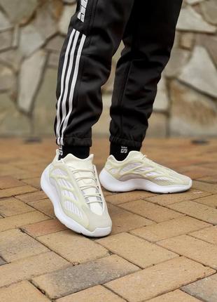 Женские кроссовки adidas yeezy boost 700 v3 white