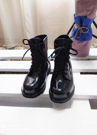 Стильні гумові чобітки на шнурівках glamorous 36р.5 фото